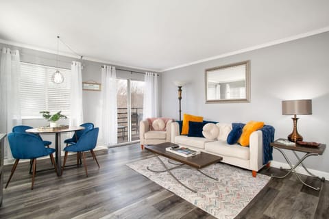 Cozy Ski-View Retreat sleeps 5 in Gatlinburg Apartment in Gatlinburg