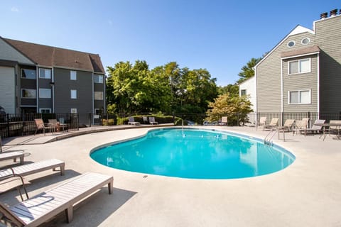 Cozy Ski-View Retreat sleeps 5 in Gatlinburg Apartment in Gatlinburg