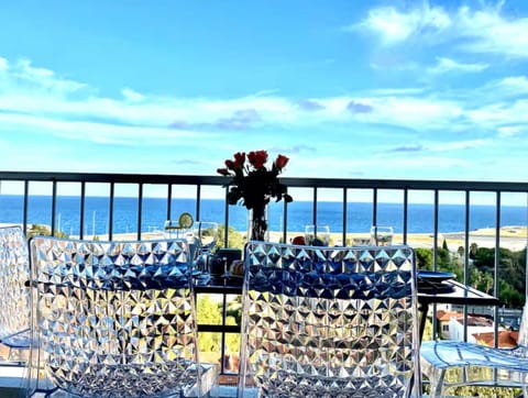 Property building, Day, Natural landscape, View (from property/room), Balcony/Terrace, Dining area, Sea view