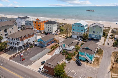 Property building, Day, Bird's eye view, Beach, Sea view, Parking