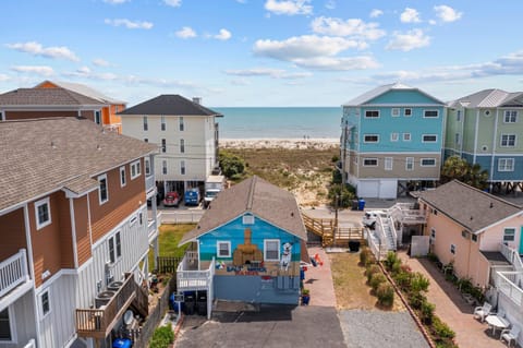 Property building, Day, Neighbourhood, Bird's eye view, Beach, Sea view