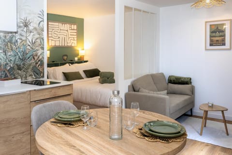 Living room, Dining area, Bedroom