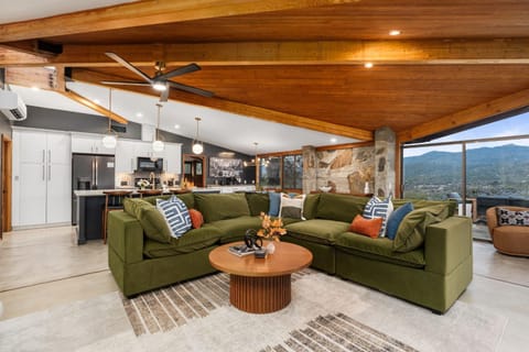 New! Stunning views Hot tub 19mi to Yosemite House in Ahwahnee