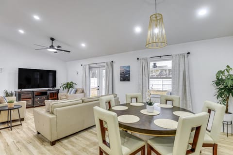 5 Mi to Beach and Main St Pier Quiet Family Getaway House in Holly Hill