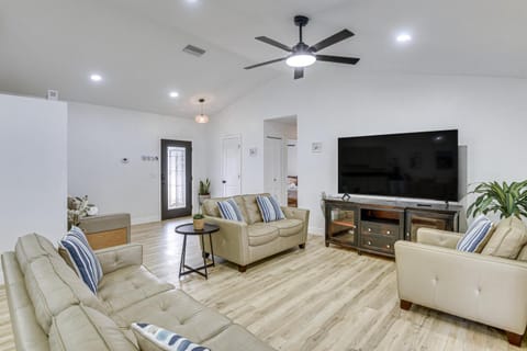 5 Mi to Beach and Main St Pier Quiet Family Getaway House in Holly Hill