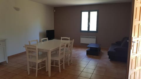 domaine d alistro avec grande piscine Apartment in Linguizzetta