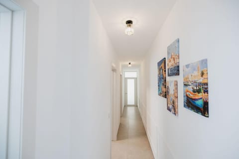 Brand New 3BR Family Flat Balcony & Side SeaView Apartment in Saint Paul's Bay