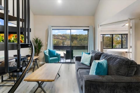 Lakefront Condo Indoor pool sauna & pickle ball House in Lake of the Ozarks