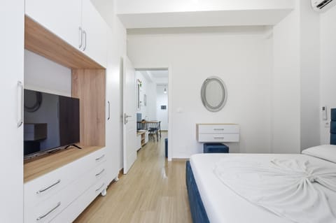 Bed, TV and multimedia, Bedroom, wardrobe, air conditioner