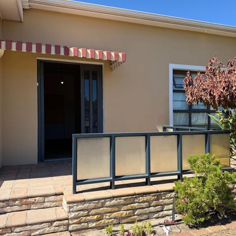 Home of peace self catering accommodation Bed and Breakfast in Cape Town