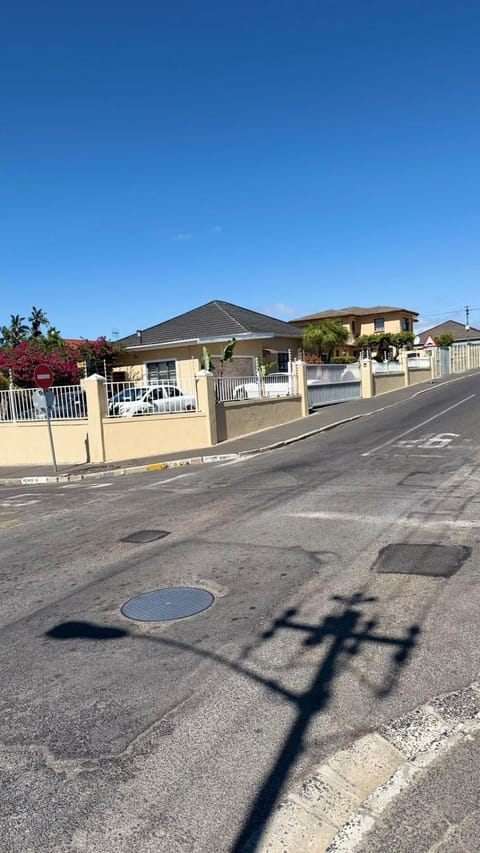 Home of peace self catering accommodation Bed and Breakfast in Cape Town