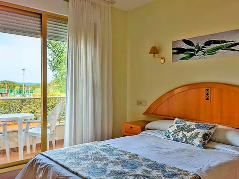 Restaurant/places to eat, Spring, Bed, Winter, Summer, Children play ground, Garden, View (from property/room), Balcony/Terrace, Photo of the whole room, Beach, Tennis court, Hiking, Bedroom, Autumn, Food, Sports, Meals, Breakfast, Dinner, children, children, young children, young children, older children, older children, group of guests, group of guests, Family, Family, Parking, heating, internet, internet, pet friendly, pet friendly, air conditioner