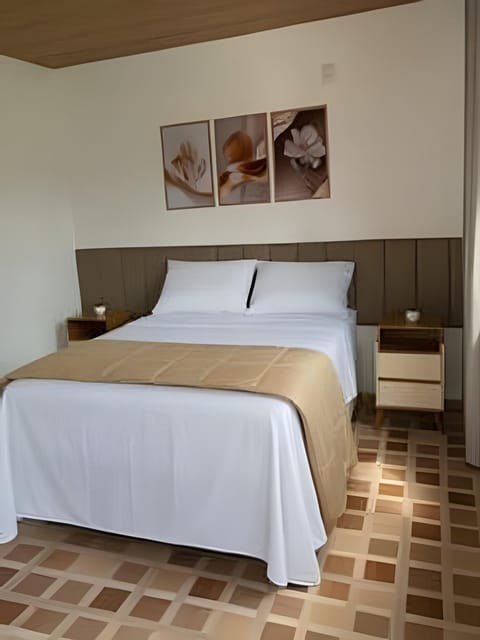 Bed, TV and multimedia, Bedroom