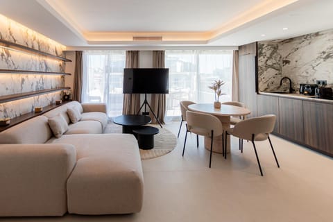 Communal lounge/ TV room, TV and multimedia, Kitchen or kitchenette, Living room, Seating area, Dining area, Evening entertainment