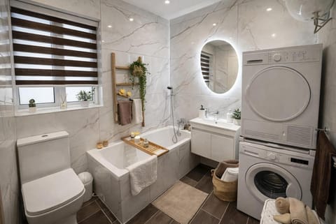 Shower, Toilet, Bathroom, Open Air Bath, Public Bath, Bath, bidet, towels, laundry, washing machine, dryer