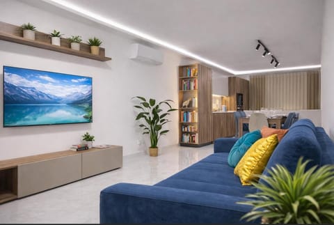 Library, TV and multimedia, Living room, Seating area, bunk bed