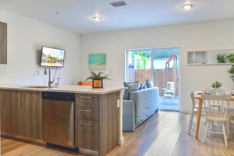 Living room, Seating area, Dining area, kitchen