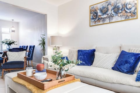 Spacious 3BR Retreat Mountain Views House in Belfast