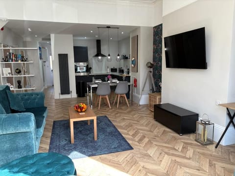 Communal lounge/ TV room, TV and multimedia, Living room