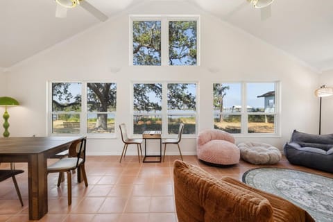 Cedar Key Coastal Oak Retreat House in Cedar Key