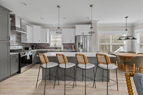 Beach Belle- Pet Friendly- Luxury Edisto Home House in Edisto Beach