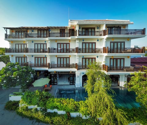 Property building, Day, Balcony/Terrace, Pool view, Swimming pool