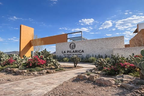Property building, Facade/entrance, Lobby or reception