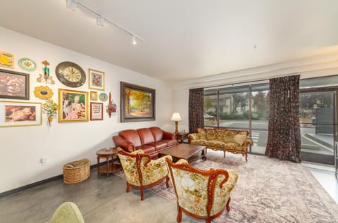 Living room, Decorative detail, Seating area