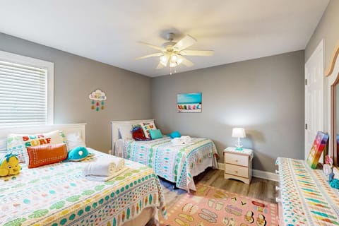 SC7018 Sandy Bottoms House in Surf City