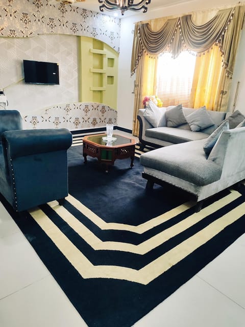 Communal lounge/ TV room, TV and multimedia, Living room, Seating area, Evening entertainment