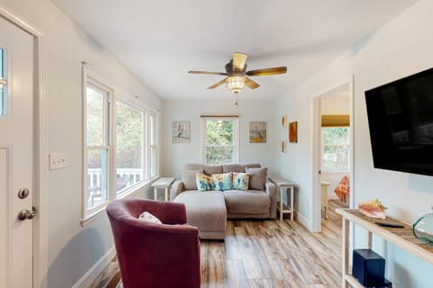 SF123 Coral Cottage House in Sneads Ferry