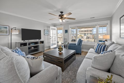 TB113 Canal Side Cottage House in Topsail Beach