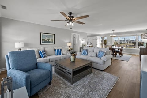 TB113 Canal Side Cottage House in Topsail Beach