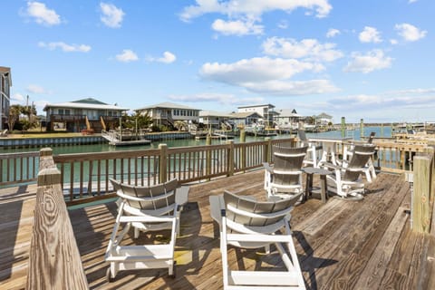 TB113 Canal Side Cottage House in Topsail Beach