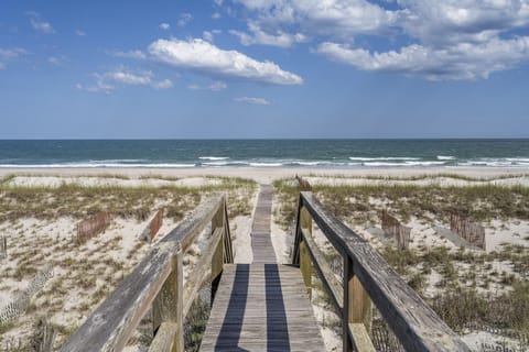 TB829 Top Sol Turvy House in Topsail Beach