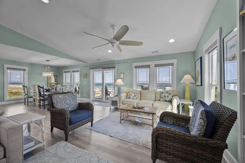 TB829 Top Sol Turvy House in Topsail Beach