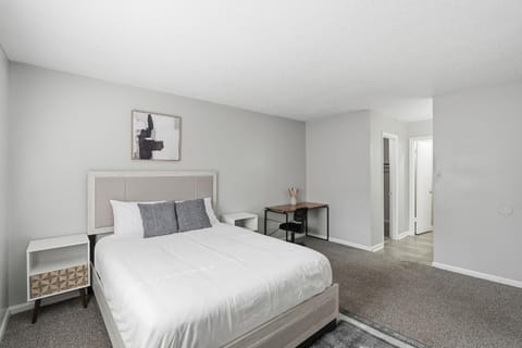 Modern 2BR Retreat Near Stone Mountain Apartment in Tucker