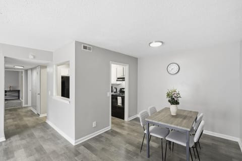 Modern 2BR Retreat Near Stone Mountain Apartment in Tucker