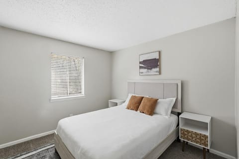 Modern 2BR Retreat Near Stone Mountain Apartment in Tucker