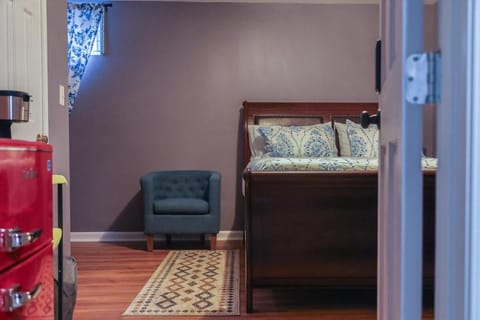 Bed, Seating area, Bedroom