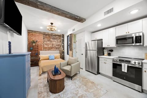 TV and multimedia, Kitchen or kitchenette, Seating area, oven, pet friendly, stove