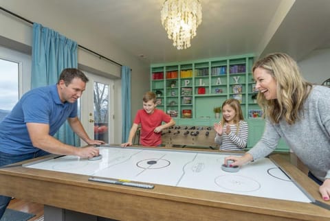 MOUNTAIN ESCAPE - SAUNA - HOT TUB - FIRE PIT House in Swannanoa