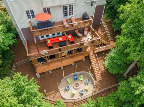 MOUNTAIN ESCAPE - SAUNA - HOT TUB - FIRE PIT House in Swannanoa