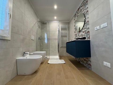 Shower, Toilet, Bathroom, bidet, hair dryier