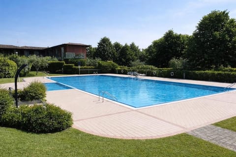 Lake Garda Apartment with Pool, Private Garden & Parking Apartment in Manerba del Garda