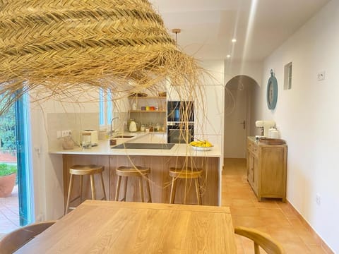 Dining area, kitchen