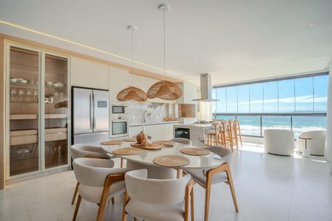 Kitchen or kitchenette, Sea view