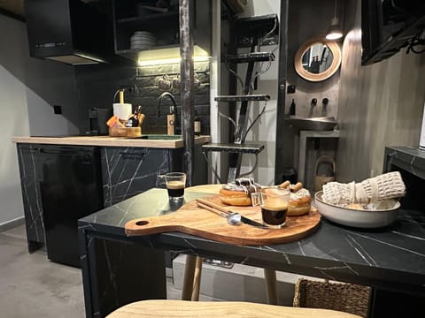 Kitchen or kitchenette, Seating area, Dining area
