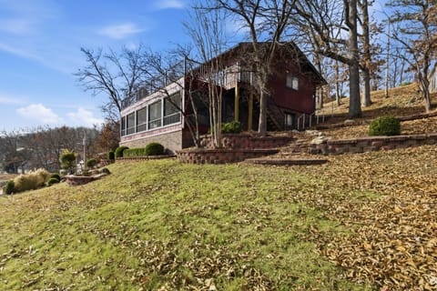 Property building, Facade/entrance, Day