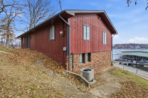 Property building, Facade/entrance, Day